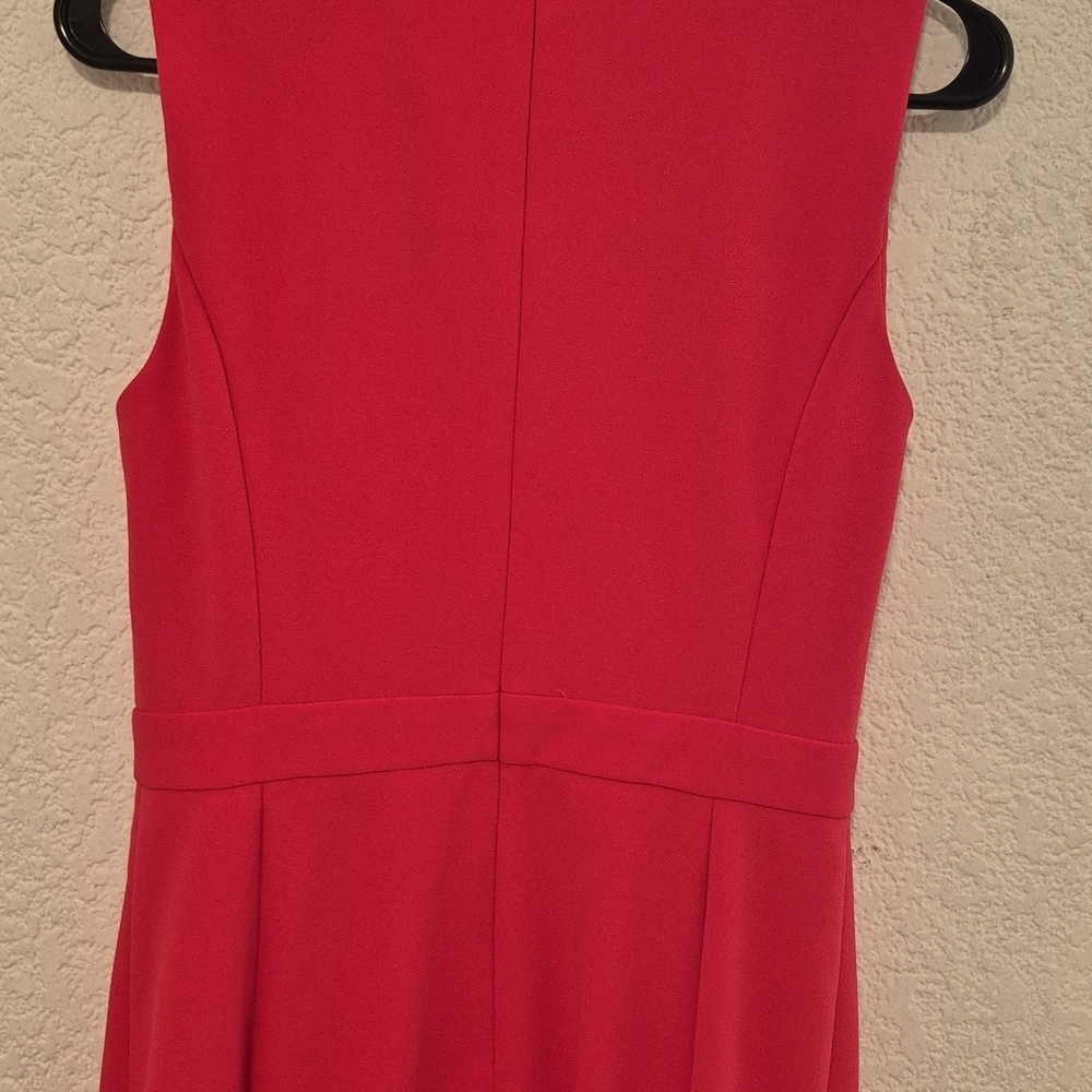 Elegant Red Sleeveless Dress - Picture 5 of 8